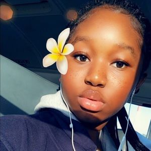 Meet your Posher, Adwoa